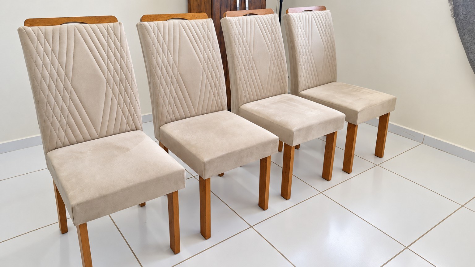 Conjunto de cadeiras estofadas